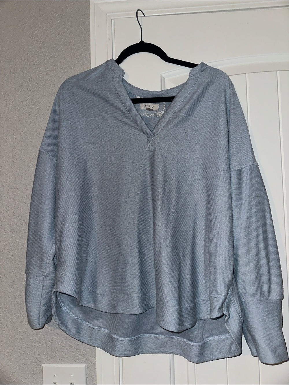 Cupio Women's Light Blue V-Neck Relaxed Pullover